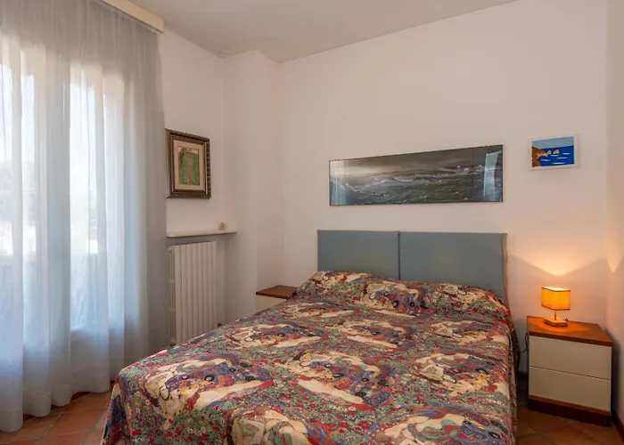 N311 - Numana, Accogliente Con Terrazzo E Posto Auto